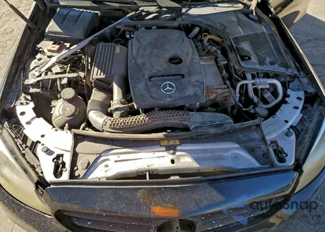 2017 Mercedes-Benz C 300 z USA, uszkodzony, nr VIN 55SWF4JB1HU217469